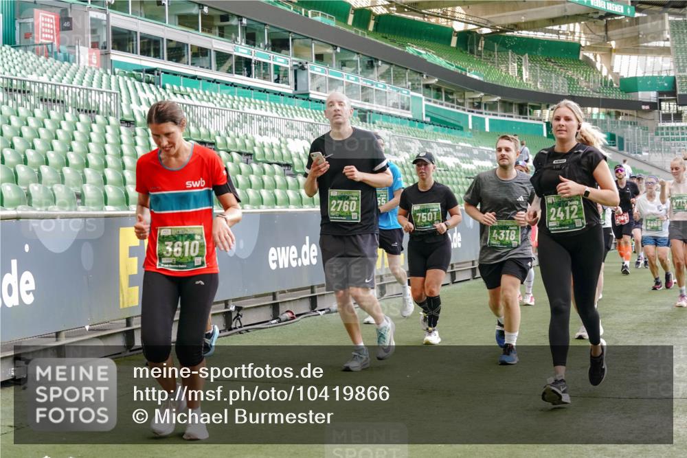 13.09.2026 - 21. swb-Marathon Bremen Michael Burmester http://msf.ph/oto/10419866 13.09.2026 13:21:15 Laufen im Stadion 128, 258, 351, 423, 441, 464, 601, 620, 704, 782, 851, 1060, 1066, 1094, 1129, 1158, 1177, 1316, 1344, 1409, 1417, 1439, 1446, 1518, 1676, 1697, 1729, 1756, 1808, 1815, 1846, 2010, 2028, 2064, 2139, 2201, 2258, 2278, 2349, 2394, 2395, 2414, 2417, 2437, 2501, 2519, 2533, 2551, 2588, 2652, 2660, 2694, 2695, 2736, 2756, 2793, 2828, 2886, 2954, 2964, 2995, 3004, 3010, 3017, 3018, 3022, 3034, 3035, 3036, 3037, 3059, 3070, 3074, 3102, 3139, 3144, 3225, 3264, 3310 meine-sportfotos.de