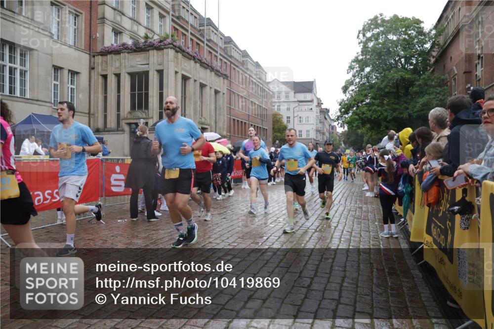 13.09.2026 - Kiel Lauf Yannick Fuchs http://msf.ph/oto/10419869 13.09.2026 10:52:17 Ziel 777, 1027, 1526, 1527, 1658, 1802, 1811, 1869, 2438, 2544, 2991, 3280, 3435, 3630, 3881, 4008, 4577, 4957, 4977, 5126, 5321, 5359, 5442, 6069, 6110, 6113, 6493, 6872, 7053, 7647, 8051, 8326, 8855, 8898, 9624, 9894, 10035, 10126, 10540, 10715, 10755, 10802, 10811, 10887, 11915, 12431, 12536, 23, 171, 825, 826, 1231, 1364, 1365, 1568, 1591, 1600, 1869, 2404, 2470, 2484, 2566, 2783, 2806, 3529, 3644, 3956, 4175, 4385, 4476, 4887, 5174, 6367, 201, 310, 1754, 8625 meine-sportfotos.de