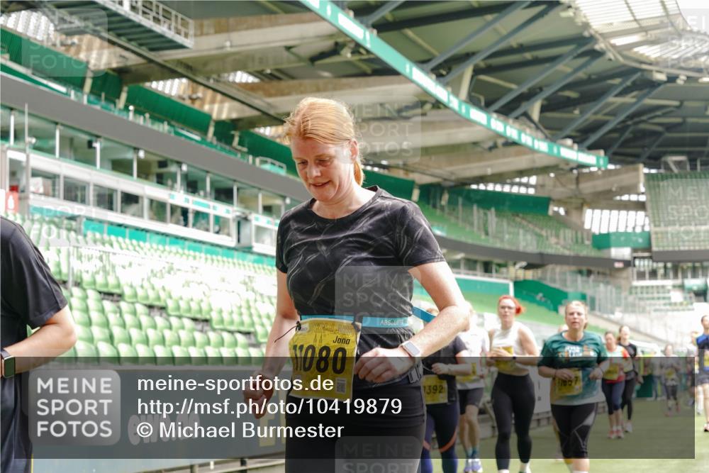 13.09.2026 - 21. swb-Marathon Bremen Michael Burmester http://msf.ph/oto/10419879 13.09.2026 10:43:52 Laufen im Stadion 10002, 10004, 10005, 10176, 10191, 10192, 10271, 10295, 10303, 10325, 10330, 10335, 10361, 10362, 10402, 10459, 10474, 10491, 10513, 10557, 10572, 10605, 10606, 10629, 10752, 10756, 10773, 10779, 10784, 10805, 10880, 10882, 10899, 10900, 10997, 10999, 11026, 11041, 11078, 11173, 11217, 11233, 11264, 11274, 11307, 11333, 11337, 11355, 11385, 11408, 11448, 11456, 11461, 11482, 11629, 11943, 12311, 12334 meine-sportfotos.de
