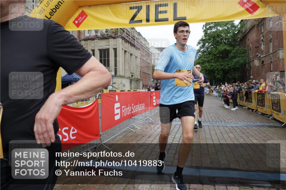 13.09.2026 - Kiel Lauf Yannick Fuchs http://msf.ph/oto/10419883 13.09.2026 09:41:35 Ziel 4068, 4315, 4704, 6649, 9771, 11106, 1593, 1671, 1966, 3883, 4068, 4137, 8389, 9110, 9608, 10202, 10299, 10974, 11645, 11983, 12166, 402, 3143, 3175, 4533, 5107, 6687, 6739, 7238, 8588, 8829, 9050, 9224, 11907, 12175, 1787, 3883, 5039, 8389, 8493, 9726, 10202 meine-sportfotos.de