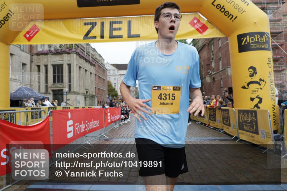 13.09.2026 - Kiel Lauf Yannick Fuchs http://msf.ph/oto/10419891 13.09.2026 09:41:35 Ziel 4068, 4315, 4704, 6649, 9771, 11106, 1593, 1671, 1966, 3883, 4068, 4137, 8389, 9110, 9608, 10202, 10299, 10974, 11645, 11983, 12166, 402, 3143, 3175, 4533, 5107, 6687, 6739, 7238, 8588, 8829, 9050, 9224, 11907, 12175, 1787, 3883, 5039, 8389, 8493, 9726, 10202 meine-sportfotos.de
