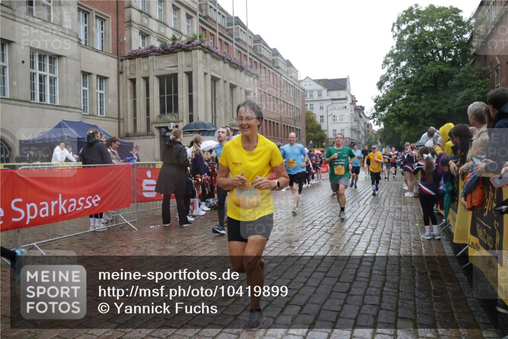 13.09.2026 - Kiel Lauf Yannick Fuchs http://msf.ph/oto/10419899 13.09.2026 10:52:21 Ziel 475, 777, 1526, 1527, 1658, 1802, 1811, 2544, 2991, 3280, 3343, 3435, 3630, 3881, 4008, 4577, 4957, 5126, 5359, 5442, 6110, 6113, 6493, 6872, 7053, 8051, 8326, 8855, 8898, 8908, 9024, 9624, 9894, 10035, 10126, 10320, 10540, 10715, 10811, 10887, 11082, 11535, 11658, 11661, 11875, 12289, 12431, 12536, 23, 171, 825, 826, 1027, 1364, 1365, 1591, 1600, 1869, 2404, 2438, 2484, 2566, 2806, 2991, 3435, 3529, 3644, 3956, 4175, 4385, 4476, 4887, 201, 310, 1754, 8625 meine-sportfotos.de