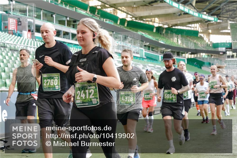 13.09.2026 - 21. swb-Marathon Bremen Michael Burmester http://msf.ph/oto/10419902 13.09.2026 13:21:17 Laufen im Stadion 128, 258, 351, 423, 441, 464, 601, 620, 704, 782, 851, 1060, 1066, 1094, 1129, 1158, 1177, 1316, 1344, 1409, 1417, 1439, 1446, 1518, 1676, 1697, 1729, 1756, 1808, 1815, 1846, 2010, 2028, 2064, 2139, 2201, 2258, 2278, 2349, 2394, 2395, 2414, 2417, 2437, 2501, 2519, 2533, 2551, 2588, 2652, 2660, 2694, 2695, 2736, 2756, 2793, 2828, 2886, 2954, 2964, 2995, 3004, 3010, 3017, 3018, 3022, 3034, 3035, 3036, 3037, 3059, 3070, 3074, 3102, 3139, 3144, 3225, 3264, 3310 meine-sportfotos.de