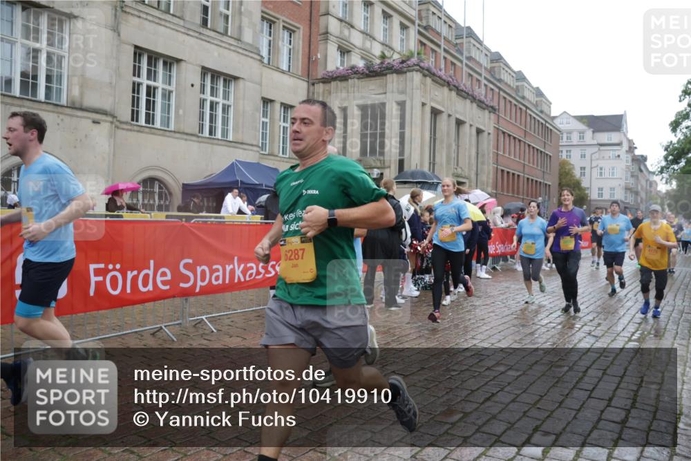 13.09.2026 - Kiel Lauf Yannick Fuchs http://msf.ph/oto/10419910 13.09.2026 10:52:22 Ziel 475, 777, 1471, 1472, 1526, 1527, 1658, 1802, 1811, 2544, 3280, 3343, 3582, 3630, 3881, 4008, 4957, 5126, 5359, 5442, 6110, 6113, 6493, 6872, 7621, 8051, 8326, 8855, 8898, 8908, 9024, 9025, 9624, 9711, 9894, 10035, 10126, 10320, 10540, 10715, 10811, 10887, 11082, 11535, 11658, 11661, 11875, 12289, 12431, 12536, 23, 171, 825, 826, 1027, 1364, 1365, 1591, 1600, 1869, 2404, 2438, 2484, 2806, 2991, 3435, 3529, 3644, 3956, 4175, 4385, 4476, 4887, 201, 310 meine-sportfotos.de