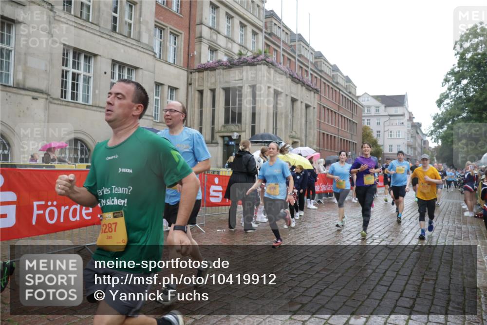 13.09.2026 - Kiel Lauf Yannick Fuchs http://msf.ph/oto/10419912 13.09.2026 10:52:22 Ziel 475, 777, 1471, 1472, 1526, 1527, 1658, 1802, 1811, 2544, 3280, 3343, 3582, 3630, 3881, 4008, 4957, 5126, 5359, 5442, 6110, 6113, 6493, 6872, 7621, 8051, 8326, 8855, 8898, 8908, 9024, 9025, 9624, 9711, 9894, 10035, 10126, 10320, 10540, 10715, 10811, 10887, 11082, 11535, 11658, 11661, 11875, 12289, 12431, 12536, 23, 171, 825, 826, 1027, 1364, 1365, 1591, 1600, 1869, 2404, 2438, 2484, 2806, 2991, 3435, 3529, 3644, 3956, 4175, 4385, 4476, 4887, 201, 310 meine-sportfotos.de