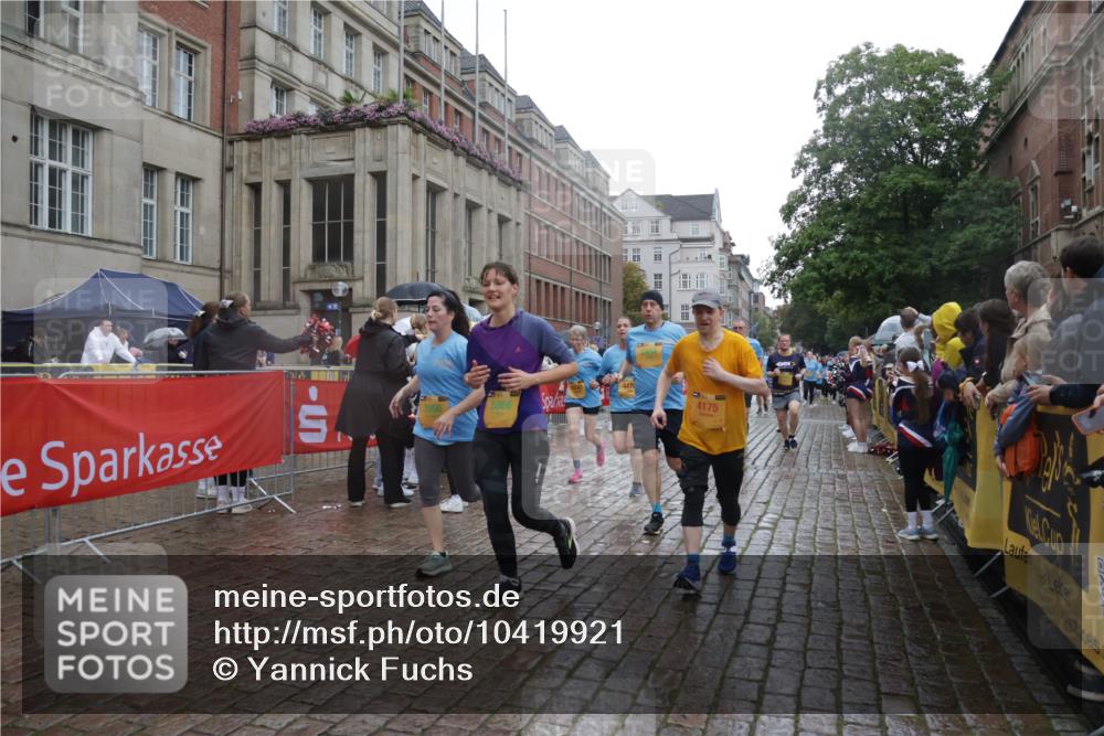 13.09.2026 - Kiel Lauf Yannick Fuchs http://msf.ph/oto/10419921 13.09.2026 10:52:24 Ziel 475, 626, 777, 1471, 1472, 1473, 1526, 1527, 1531, 1658, 1802, 2293, 2442, 2544, 3343, 3582, 3630, 3881, 5126, 5433, 5442, 6110, 6113, 6388, 6493, 6872, 7603, 7621, 8316, 8326, 8734, 8855, 8898, 8908, 9024, 9025, 9711, 9894, 10035, 10126, 10320, 10715, 10786, 10887, 11082, 11535, 11622, 11658, 11661, 11875, 12289, 12431, 12536, 23, 171, 825, 1027, 1364, 1365, 1591, 1600, 1811, 1869, 2404, 2438, 2484, 2806, 2991, 3280, 3435, 3529, 3644, 3881, 3956, 4008, 4175, 4385, 4476 meine-sportfotos.de