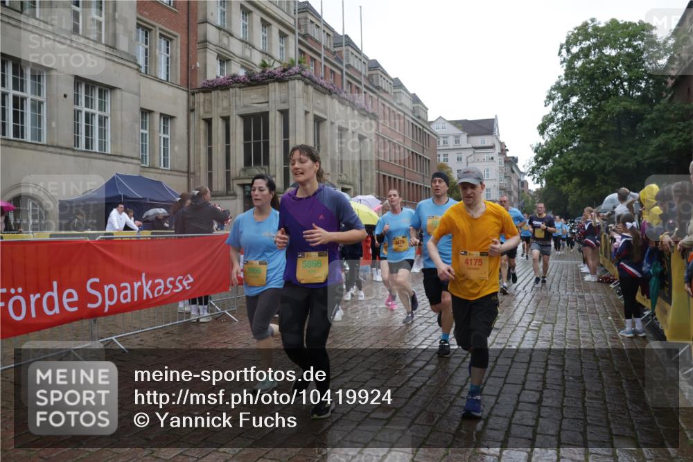 13.09.2026 - Kiel Lauf Yannick Fuchs http://msf.ph/oto/10419924 13.09.2026 10:52:24 Ziel 475, 626, 777, 1471, 1472, 1473, 1526, 1527, 1531, 1658, 1802, 2293, 2442, 2544, 3343, 3582, 3630, 3881, 5126, 5433, 5442, 6110, 6113, 6388, 6493, 6872, 7603, 7621, 8316, 8326, 8734, 8855, 8898, 8908, 9024, 9025, 9711, 9894, 10035, 10126, 10320, 10715, 10786, 10887, 11082, 11535, 11622, 11658, 11661, 11875, 12289, 12431, 12536, 23, 171, 825, 1027, 1364, 1365, 1591, 1600, 1811, 1869, 2404, 2438, 2484, 2806, 2991, 3280, 3435, 3529, 3644, 3881, 3956, 4008, 4175, 4385, 4476 meine-sportfotos.de