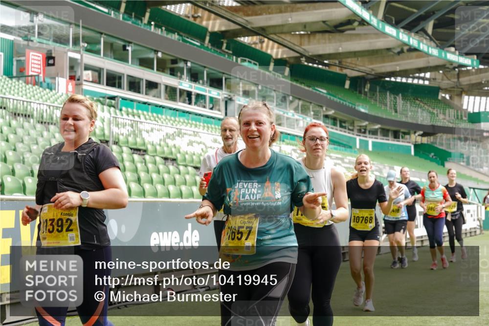 13.09.2026 - 21. swb-Marathon Bremen Michael Burmester http://msf.ph/oto/10419945 13.09.2026 10:43:55 Laufen im Stadion 10002, 10004, 10005, 10176, 10191, 10192, 10271, 10295, 10303, 10325, 10330, 10335, 10361, 10362, 10402, 10459, 10474, 10491, 10513, 10557, 10572, 10605, 10606, 10629, 10752, 10756, 10773, 10779, 10784, 10805, 10880, 10882, 10899, 10900, 10997, 10999, 11026, 11041, 11078, 11173, 11217, 11233, 11264, 11274, 11307, 11333, 11337, 11355, 11385, 11408, 11448, 11456, 11461, 11482, 11629, 11943, 12311, 12334 meine-sportfotos.de