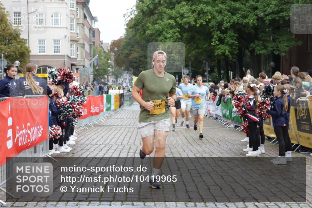13.09.2026 - Kiel Lauf Yannick Fuchs http://msf.ph/oto/10419965 13.09.2026 09:41:41 Ziel 402, 3175, 4315, 4704, 6649, 6687, 8588, 9224, 9771, 11907, 1593, 1671, 1966, 4068, 4137, 9110, 9608, 10299, 10974, 11106, 11645, 11983, 12166, 699, 772, 3143, 3801, 4533, 5107, 6739, 7238, 8829, 9050, 12175, 1593, 3883, 4137, 8389, 10202 meine-sportfotos.de