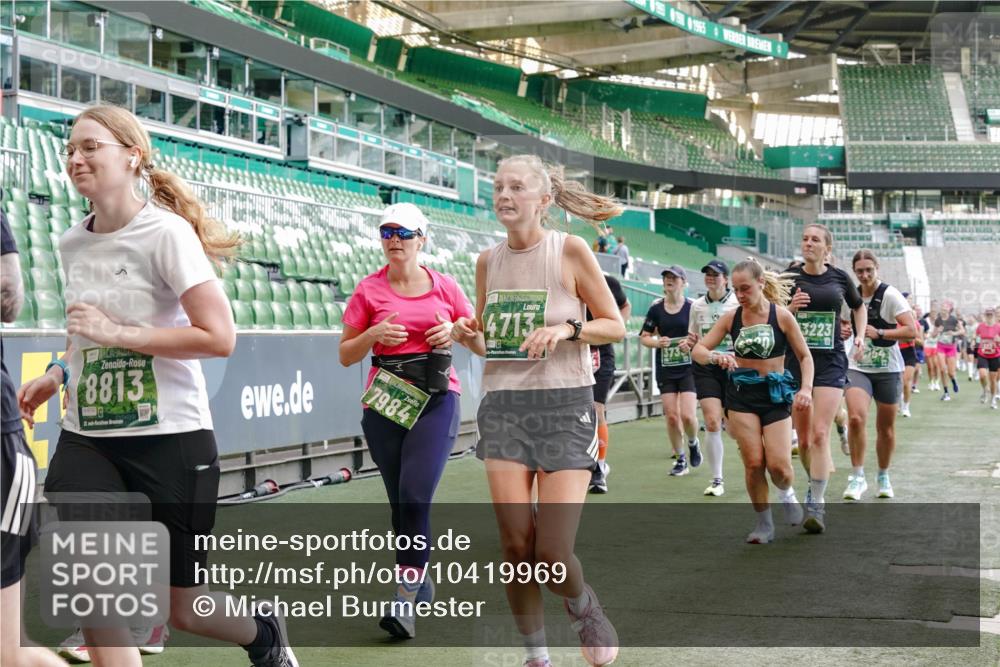 13.09.2026 - 21. swb-Marathon Bremen Michael Burmester http://msf.ph/oto/10419969 13.09.2026 13:21:19 Laufen im Stadion 128, 258, 351, 423, 441, 601, 620, 704, 782, 851, 1060, 1066, 1094, 1129, 1158, 1177, 1316, 1344, 1409, 1417, 1439, 1446, 1518, 1676, 1697, 1729, 1756, 1808, 1815, 1846, 2010, 2028, 2064, 2139, 2201, 2258, 2278, 2349, 2394, 2395, 2414, 2417, 2437, 2501, 2519, 2533, 2551, 2588, 2632, 2652, 2660, 2694, 2695, 2736, 2756, 2793, 2828, 2886, 2954, 2964, 2995, 3004, 3010, 3017, 3018, 3022, 3034, 3035, 3036, 3037, 3070, 3074, 3102, 3139, 3144, 3225, 3264, 3310 meine-sportfotos.de