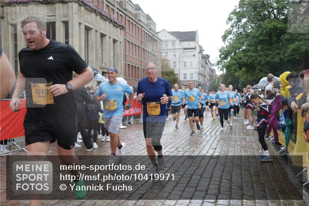 13.09.2026 - Kiel Lauf Yannick Fuchs http://msf.ph/oto/10419971 13.09.2026 10:52:28 Ziel 90, 475, 626, 1471, 1472, 1473, 1526, 1527, 1531, 1658, 1802, 2293, 2442, 2544, 3343, 3582, 3630, 3925, 5126, 5433, 5442, 5723, 6388, 6405, 6493, 7088, 7196, 7603, 7621, 8205, 8316, 8734, 8855, 8908, 9024, 9025, 9711, 10035, 10126, 10320, 10715, 10786, 10887, 11082, 11535, 11555, 11622, 11658, 11661, 11875, 11913, 12289, 12431, 23, 171, 777, 825, 1027, 1364, 1365, 1591, 1811, 1869, 2438, 2484, 2544, 2806, 2991, 3280, 3435, 3529, 3644, 3881, 4008, 4385 meine-sportfotos.de