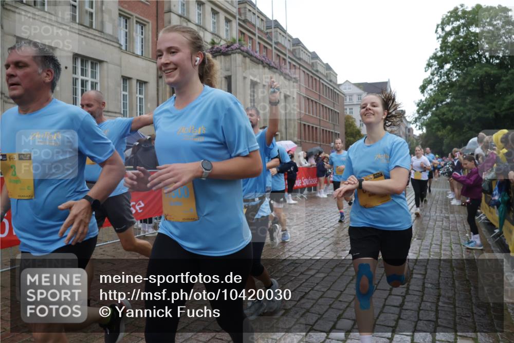 13.09.2026 - Kiel Lauf Yannick Fuchs http://msf.ph/oto/10420030 13.09.2026 10:52:31 Ziel 90, 475, 626, 1471, 1472, 1473, 1526, 1527, 1531, 1658, 1802, 2293, 2442, 3343, 3582, 3778, 3853, 3925, 5433, 5442, 5723, 6388, 6405, 6493, 7060, 7088, 7196, 7603, 7621, 8100, 8205, 8316, 8734, 8855, 8908, 9024, 9025, 9414, 9711, 10320, 10786, 10887, 11082, 11359, 11535, 11555, 11622, 11658, 11661, 11875, 11913, 12289, 12431, 23, 171, 777, 825, 1027, 1364, 1365, 1526, 1527, 1811, 1869, 2438, 2484, 2544, 2806, 2991, 3280, 3435, 3529, 3630, 3644, 3881, 4008, 4385 meine-sportfotos.de