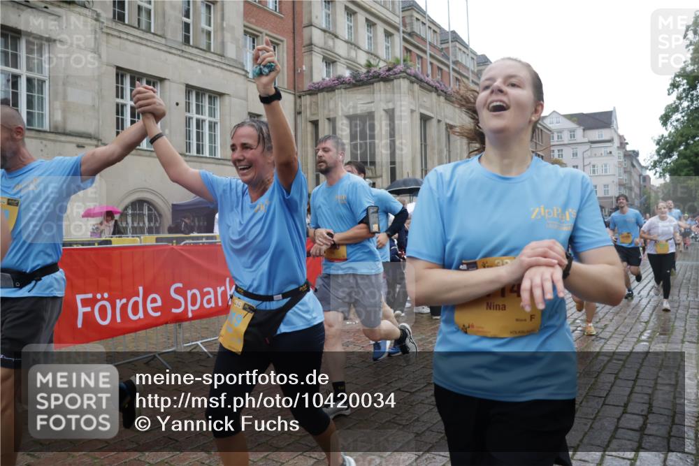 13.09.2026 - Kiel Lauf Yannick Fuchs http://msf.ph/oto/10420034 13.09.2026 10:52:32 Ziel 90, 475, 626, 1471, 1472, 1473, 1474, 1531, 1658, 1802, 2293, 2442, 3343, 3582, 3778, 3853, 3925, 5433, 5442, 5723, 6388, 6405, 7060, 7088, 7196, 7603, 7621, 8100, 8205, 8316, 8734, 8908, 9024, 9025, 9414, 9711, 9886, 10320, 10786, 11082, 11359, 11535, 11555, 11622, 11658, 11661, 11875, 11913, 12289, 23, 171, 777, 825, 1027, 1364, 1365, 1526, 1527, 1658, 1802, 1811, 1869, 2438, 2484, 2544, 2806, 2991, 3280, 3435, 3529, 3630, 3644, 3881, 4008, 4385, 154, 1083, 3059 meine-sportfotos.de