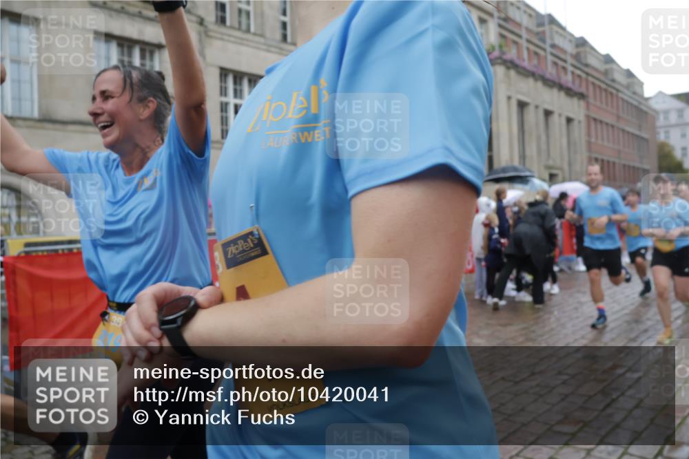 13.09.2026 - Kiel Lauf Yannick Fuchs http://msf.ph/oto/10420041 13.09.2026 10:52:32 Ziel 90, 475, 626, 1471, 1472, 1473, 1474, 1531, 1658, 1802, 2293, 2442, 3343, 3582, 3778, 3853, 3925, 5433, 5442, 5723, 6388, 6405, 7060, 7088, 7196, 7603, 7621, 8100, 8205, 8316, 8734, 8908, 9024, 9025, 9414, 9711, 9886, 10320, 10786, 11082, 11359, 11535, 11555, 11622, 11658, 11661, 11875, 11913, 12289, 23, 171, 777, 825, 1027, 1364, 1365, 1526, 1527, 1658, 1802, 1811, 1869, 2438, 2484, 2544, 2806, 2991, 3280, 3435, 3529, 3630, 3644, 3881, 4008, 4385, 154, 1083, 3059 meine-sportfotos.de