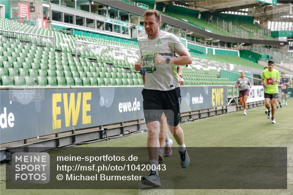 13.09.2026 - 21. swb-Marathon Bremen Michael Burmester http://msf.ph/oto/10420043 13.09.2026 12:58:35 Laufen im Stadion 141, 148, 191, 226, 334, 511, 672, 776, 789, 790, 909, 972, 1010, 1119, 1191, 1199, 1254, 1281, 1516, 1535, 1642, 1647, 1752, 1809, 1881, 1931, 1933, 2046, 2210, 2324, 2343, 2367, 2371, 2397, 2402, 2423, 2425, 2577, 2771, 2807, 2827, 2885, 2903, 2904, 2979, 3021, 3051, 3098, 3120, 3138, 3148, 3182, 3186, 3190, 3233, 3319, 3338, 3435, 3516, 3531, 3534, 3560, 3655, 3685, 3690, 3695, 3866, 3933, 3934, 3939, 4101, 4316, 4319, 205 meine-sportfotos.de