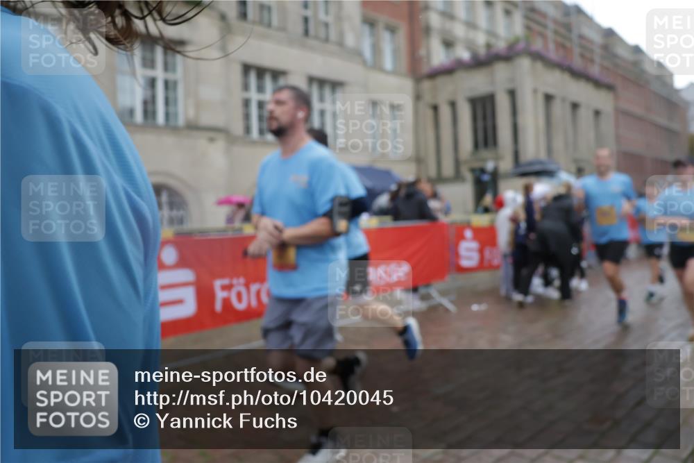 13.09.2026 - Kiel Lauf Yannick Fuchs http://msf.ph/oto/10420045 13.09.2026 10:52:32 Ziel 90, 475, 626, 1471, 1472, 1473, 1474, 1531, 1658, 1802, 2293, 2442, 3343, 3582, 3778, 3853, 3925, 5433, 5442, 5723, 6388, 6405, 7060, 7088, 7196, 7603, 7621, 8100, 8205, 8316, 8734, 8908, 9024, 9025, 9414, 9711, 9886, 10320, 10786, 11082, 11359, 11535, 11555, 11622, 11658, 11661, 11875, 11913, 12289, 23, 171, 777, 825, 1027, 1364, 1365, 1526, 1527, 1658, 1802, 1811, 1869, 2438, 2484, 2544, 2806, 2991, 3280, 3435, 3529, 3630, 3644, 3881, 4008, 4385, 154, 1083, 3059 meine-sportfotos.de