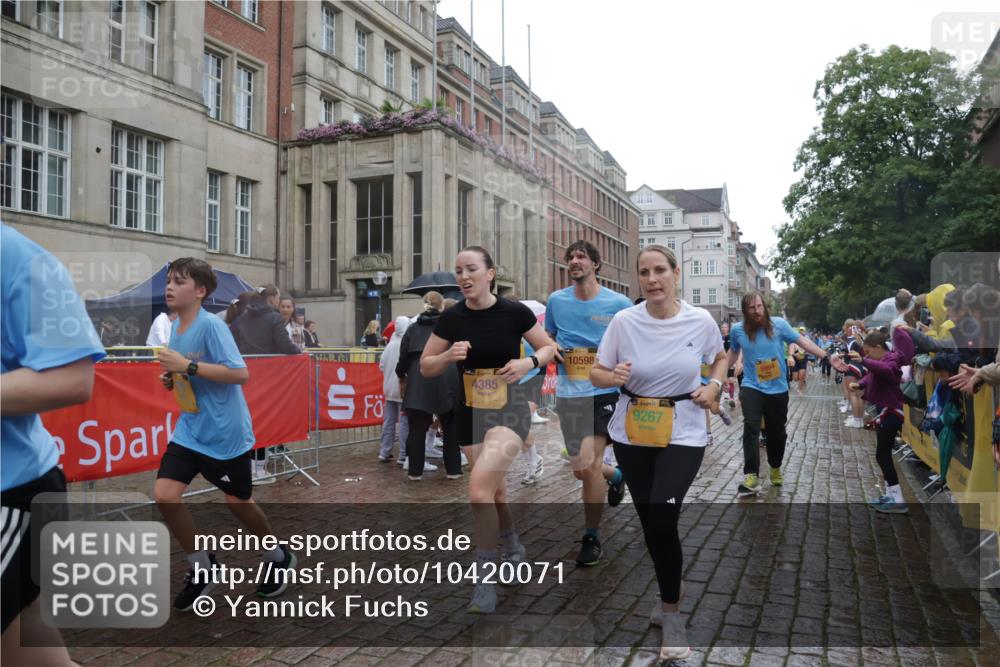 13.09.2026 - Kiel Lauf Yannick Fuchs http://msf.ph/oto/10420071 13.09.2026 10:52:34 Ziel 90, 172, 475, 626, 1471, 1472, 1473, 1474, 1531, 1837, 2293, 2442, 2735, 3054, 3582, 3778, 3853, 3925, 4485, 5433, 5723, 6388, 6405, 7060, 7088, 7196, 7603, 7621, 8100, 8205, 8316, 8615, 8734, 9024, 9025, 9414, 9711, 9886, 10786, 11082, 11359, 11535, 11555, 11622, 11658, 11661, 11913, 171, 777, 1027, 1364, 1365, 1526, 1527, 1658, 1802, 1811, 1869, 2438, 2484, 2544, 2806, 2991, 3280, 3343, 3435, 3529, 3630, 3644, 3881, 4008, 4385, 154, 1083, 1426, 1550, 3059, 3431, 5329 meine-sportfotos.de