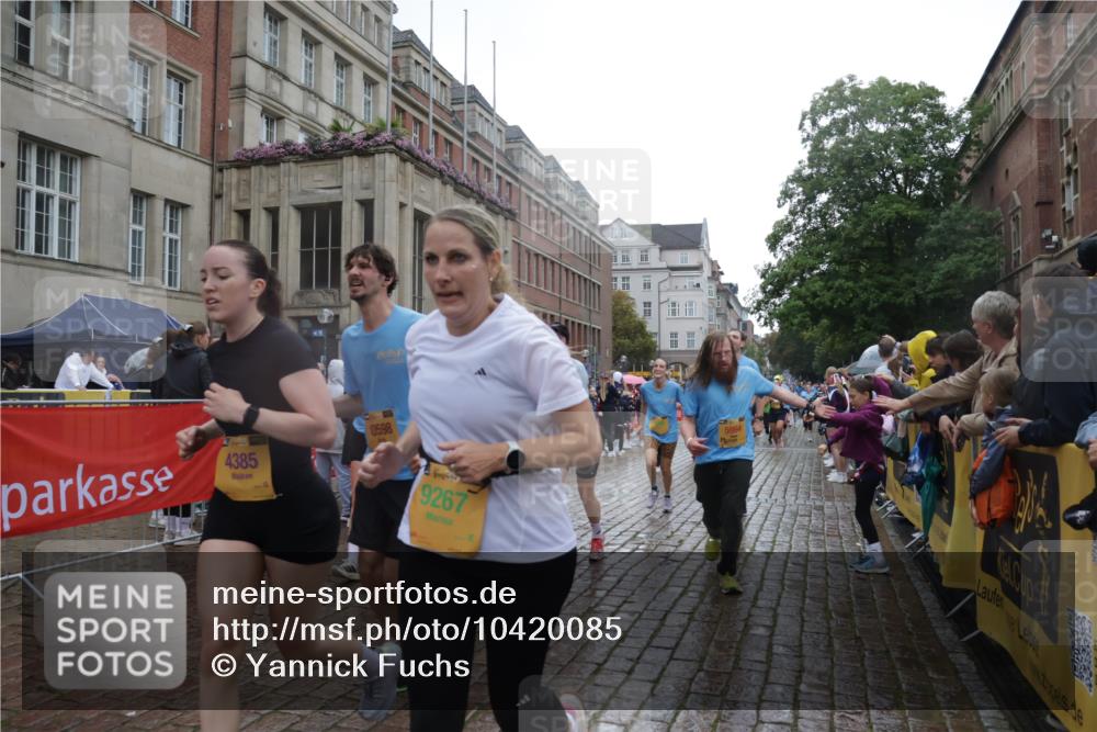 13.09.2026 - Kiel Lauf Yannick Fuchs http://msf.ph/oto/10420085 13.09.2026 10:52:34 Ziel 90, 172, 475, 626, 1471, 1472, 1473, 1474, 1531, 1837, 2293, 2442, 2735, 3054, 3582, 3778, 3853, 3925, 4485, 5433, 5723, 6388, 6405, 7060, 7088, 7196, 7603, 7621, 8100, 8205, 8316, 8615, 8734, 9024, 9025, 9414, 9711, 9886, 10786, 11082, 11359, 11535, 11555, 11622, 11658, 11661, 11913, 171, 777, 1027, 1364, 1365, 1526, 1527, 1658, 1802, 1811, 1869, 2438, 2484, 2544, 2806, 2991, 3280, 3343, 3435, 3529, 3630, 3644, 3881, 4008, 4385, 154, 1083, 1426, 1550, 3059, 3431, 5329 meine-sportfotos.de