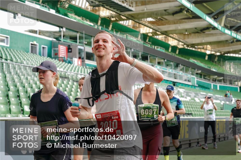 13.09.2026 - 21. swb-Marathon Bremen Michael Burmester http://msf.ph/oto/10420097 13.09.2026 13:21:24 Laufen im Stadion 128, 258, 343, 351, 423, 441, 601, 620, 704, 782, 851, 1060, 1094, 1129, 1158, 1177, 1316, 1344, 1409, 1417, 1439, 1446, 1518, 1669, 1676, 1697, 1729, 1756, 1808, 1815, 1846, 2010, 2028, 2064, 2139, 2201, 2258, 2278, 2290, 2349, 2394, 2395, 2414, 2417, 2437, 2501, 2519, 2533, 2551, 2588, 2632, 2652, 2660, 2694, 2695, 2736, 2793, 2828, 2886, 2954, 2964, 2995, 3004, 3010, 3017, 3018, 3022, 3034, 3035, 3036, 3037, 3070, 3074, 3102, 3139, 3144, 3225, 3264, 3310, 3682 meine-sportfotos.de