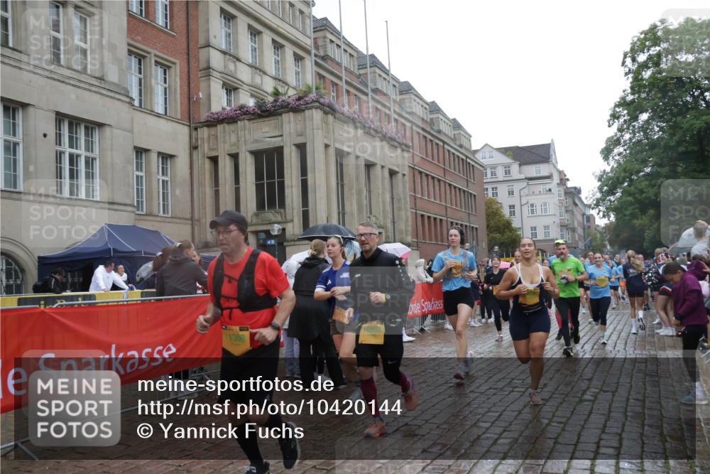 13.09.2026 - Kiel Lauf Yannick Fuchs http://msf.ph/oto/10420144 13.09.2026 10:52:38 Ziel 90, 172, 398, 626, 1473, 1474, 1531, 1812, 1837, 2089, 2293, 2442, 2735, 3054, 3778, 3853, 3925, 4100, 4485, 5433, 5723, 6388, 6405, 7060, 7088, 7154, 7196, 7603, 8100, 8205, 8316, 8615, 8734, 9414, 9886, 10786, 11359, 11459, 11555, 11622, 11913, 475, 626, 777, 1027, 1471, 1472, 1526, 1527, 1658, 1802, 1811, 1869, 2438, 2442, 2544, 2991, 3280, 3343, 3435, 3529, 3582, 3630, 3881, 4008, 154, 1083, 1426, 1486, 1550, 3059, 3431, 3657, 5329, 5710 meine-sportfotos.de
