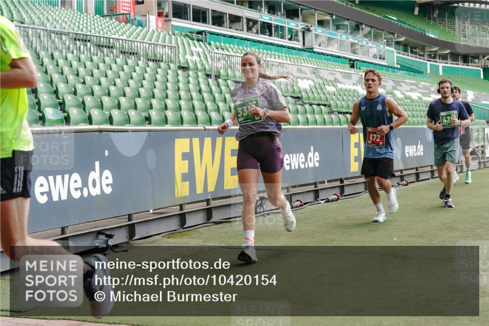 13.09.2026 - 21. swb-Marathon Bremen Michael Burmester http://msf.ph/oto/10420154 13.09.2026 12:58:40 Laufen im Stadion 141, 148, 191, 226, 232, 334, 511, 672, 776, 789, 790, 909, 972, 1010, 1119, 1166, 1191, 1199, 1254, 1281, 1516, 1535, 1642, 1647, 1752, 1881, 1931, 1933, 2046, 2210, 2324, 2343, 2367, 2371, 2397, 2402, 2423, 2425, 2577, 2771, 2807, 2827, 2885, 2899, 2903, 2904, 2953, 2979, 3015, 3021, 3051, 3098, 3120, 3124, 3138, 3148, 3182, 3186, 3190, 3233, 3319, 3338, 3435, 3516, 3531, 3534, 3560, 3652, 3655, 3685, 3690, 3695, 3866, 3933, 3934, 3939, 4101, 4319, 205 meine-sportfotos.de