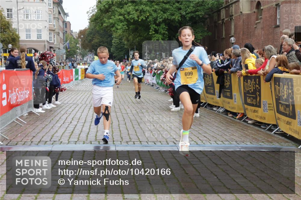 13.09.2026 - Kiel Lauf Yannick Fuchs http://msf.ph/oto/10420166 13.09.2026 09:42:03 Ziel 570, 699, 772, 2910, 3801, 5011, 5276, 6599, 8829, 9050, 402, 3143, 3175, 4315, 4533, 4704, 5107, 6649, 6687, 6739, 7238, 8588, 9224, 9771, 11106, 11907, 12175, 133, 792, 2914, 2955, 2977, 3357, 3676, 5105, 5336, 5774, 6620, 6797, 7687, 8476, 10938, 11793, 12723, 4068, 9110, 11106, 11645, 12166 meine-sportfotos.de