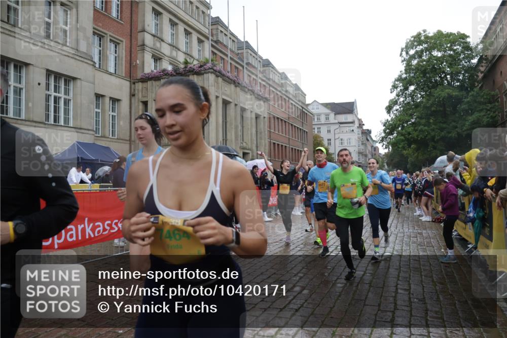 13.09.2026 - Kiel Lauf Yannick Fuchs http://msf.ph/oto/10420171 13.09.2026 10:52:40 Ziel 90, 172, 398, 1433, 1474, 1535, 1812, 1837, 2069, 2089, 2735, 3050, 3054, 3778, 3853, 3925, 4100, 4485, 5723, 6405, 7060, 7088, 7154, 7196, 7230, 8100, 8205, 8615, 9414, 9886, 11204, 11359, 11459, 11555, 11913, 90, 475, 626, 777, 1027, 1471, 1472, 1473, 1526, 1527, 1531, 1658, 1802, 1811, 1869, 2293, 2438, 2442, 2544, 2991, 3280, 3343, 3435, 3529, 3582, 3630, 3881, 4008, 154, 1071, 1083, 1426, 1486, 1550, 3059, 3431, 3587, 3657, 5329, 5642, 5643, 5710, 6015 meine-sportfotos.de