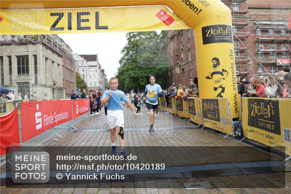 13.09.2026 - Kiel Lauf Yannick Fuchs http://msf.ph/oto/10420189 13.09.2026 09:42:06 Ziel 570, 699, 772, 792, 2910, 3801, 5011, 5276, 5336, 6599, 6620, 8476, 12723, 402, 3143, 3175, 4315, 4533, 4704, 5107, 6649, 6687, 6739, 7238, 8588, 8829, 9050, 9224, 9771, 11907, 12175, 133, 2914, 2955, 2977, 3357, 3676, 5105, 5774, 6099, 6797, 7687, 10938, 11793, 4068, 4315, 9110, 9771, 11106, 12166 meine-sportfotos.de