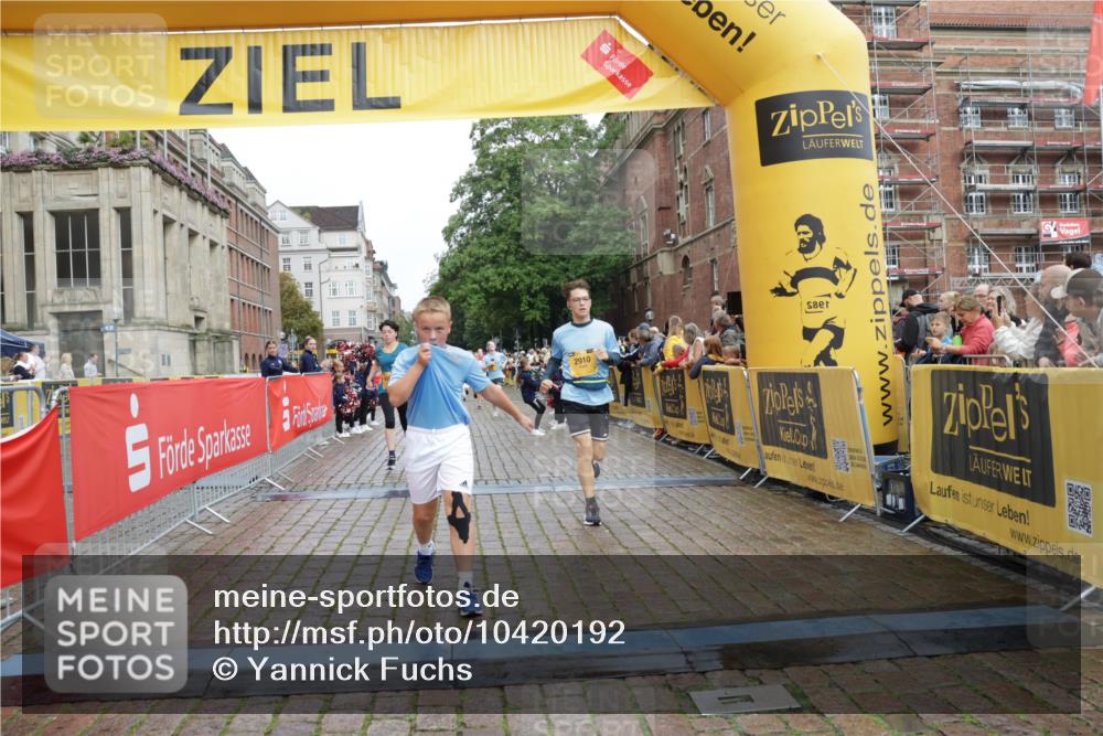 13.09.2026 - Kiel Lauf Yannick Fuchs http://msf.ph/oto/10420192 13.09.2026 09:42:06 Ziel 570, 699, 772, 792, 2910, 3801, 5011, 5276, 5336, 6599, 6620, 8476, 12723, 402, 3143, 3175, 4315, 4533, 4704, 5107, 6649, 6687, 6739, 7238, 8588, 8829, 9050, 9224, 9771, 11907, 12175, 133, 2914, 2955, 2977, 3357, 3676, 5105, 5774, 6099, 6797, 7687, 10938, 11793, 4068, 4315, 9110, 9771, 11106, 12166 meine-sportfotos.de