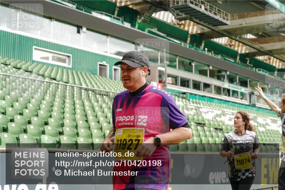 13.09.2026 - 21. swb-Marathon Bremen Michael Burmester http://msf.ph/oto/10420198 13.09.2026 10:44:04 Laufen im Stadion 10002, 10004, 10005, 10176, 10191, 10192, 10271, 10295, 10303, 10325, 10335, 10361, 10362, 10402, 10459, 10474, 10491, 10513, 10557, 10572, 10605, 10606, 10629, 10679, 10713, 10756, 10773, 10779, 10784, 10805, 10880, 10882, 10899, 10900, 10997, 10999, 11173, 11217, 11233, 11264, 11274, 11307, 11333, 11337, 11355, 11385, 11408, 11448, 11456, 11461, 11482, 11629, 11943, 12311, 12321, 12334 meine-sportfotos.de