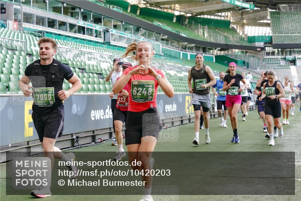 13.09.2026 - 21. swb-Marathon Bremen Michael Burmester http://msf.ph/oto/10420203 13.09.2026 13:21:28 Laufen im Stadion 128, 258, 343, 351, 423, 441, 601, 620, 704, 782, 851, 1060, 1094, 1129, 1158, 1177, 1316, 1344, 1409, 1417, 1439, 1446, 1518, 1669, 1676, 1697, 1729, 1756, 1808, 1815, 1846, 2010, 2064, 2139, 2201, 2258, 2278, 2290, 2349, 2394, 2395, 2414, 2417, 2437, 2501, 2519, 2533, 2551, 2588, 2619, 2632, 2652, 2660, 2694, 2695, 2736, 2793, 2828, 2886, 2954, 2964, 2995, 3004, 3010, 3017, 3018, 3022, 3034, 3035, 3036, 3037, 3070, 3074, 3102, 3139, 3144, 3225, 3264, 3310, 3682 meine-sportfotos.de
