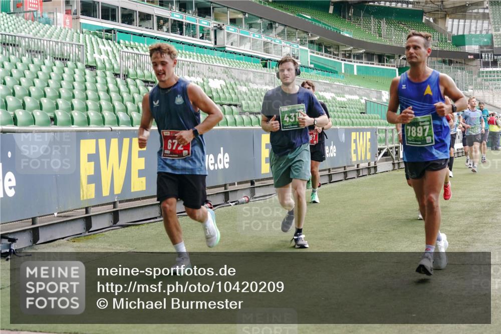 13.09.2026 - 21. swb-Marathon Bremen Michael Burmester http://msf.ph/oto/10420209 13.09.2026 12:58:41 Laufen im Stadion 141, 148, 191, 226, 232, 334, 511, 672, 745, 776, 789, 790, 909, 972, 1010, 1080, 1119, 1166, 1191, 1199, 1254, 1281, 1516, 1535, 1642, 1647, 1752, 1881, 1931, 1933, 2046, 2210, 2324, 2343, 2367, 2371, 2397, 2402, 2423, 2425, 2577, 2771, 2807, 2827, 2885, 2899, 2903, 2904, 2953, 2979, 3015, 3021, 3051, 3098, 3120, 3124, 3138, 3148, 3182, 3186, 3190, 3233, 3319, 3338, 3435, 3516, 3531, 3534, 3560, 3652, 3655, 3685, 3690, 3695, 3866, 3933, 3934, 3939, 4101, 4319, 205 meine-sportfotos.de