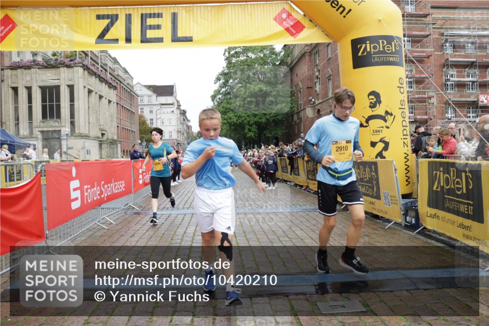 13.09.2026 - Kiel Lauf Yannick Fuchs http://msf.ph/oto/10420210 13.09.2026 09:42:07 Ziel 570, 699, 772, 792, 2910, 3357, 3801, 5011, 5276, 5336, 6599, 6620, 7687, 8476, 12723, 402, 772, 3143, 3175, 4315, 4533, 4704, 5107, 6649, 6687, 6739, 7238, 8588, 8829, 9050, 9224, 9771, 11907, 12175, 133, 445, 2914, 2955, 2977, 3676, 5105, 5559, 5774, 6099, 6797, 10938, 11793, 4068, 4315, 9771, 11106 meine-sportfotos.de