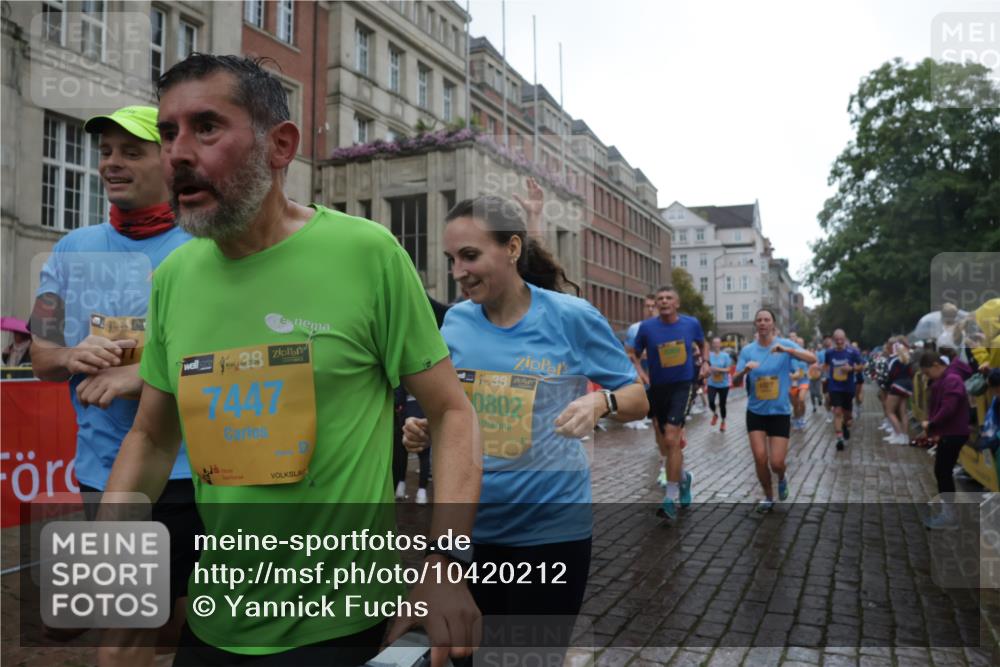 13.09.2026 - Kiel Lauf Yannick Fuchs http://msf.ph/oto/10420212 13.09.2026 10:52:41 Ziel 158, 172, 398, 1433, 1474, 1535, 1634, 1812, 1837, 2069, 2089, 2735, 3050, 3054, 3452, 3778, 3853, 3925, 4100, 4485, 5723, 6405, 7060, 7154, 7196, 7230, 8100, 8205, 8615, 9414, 9831, 9886, 11204, 11359, 11459, 11555, 11913, 90, 475, 626, 777, 1027, 1471, 1472, 1473, 1526, 1527, 1531, 1658, 1802, 1811, 1869, 2293, 2438, 2442, 2544, 2991, 3280, 3343, 3435, 3582, 3630, 3881, 4008, 154, 1071, 1083, 1426, 1486, 1550, 3059, 3431, 3587, 3657, 5329, 5642, 5643, 5710, 6015, 7139 meine-sportfotos.de