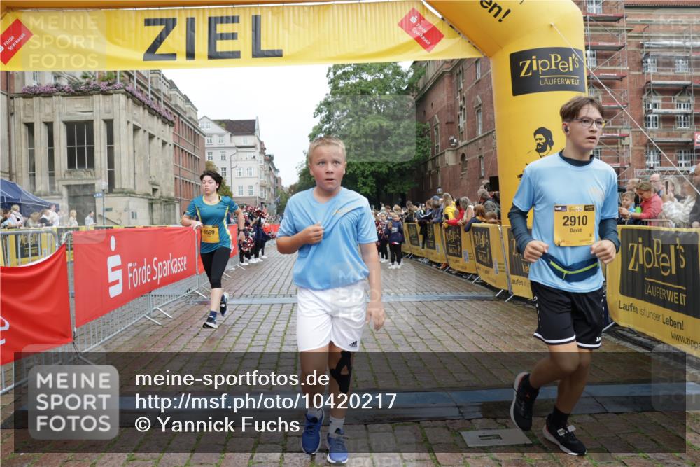 13.09.2026 - Kiel Lauf Yannick Fuchs http://msf.ph/oto/10420217 13.09.2026 09:42:07 Ziel 570, 699, 772, 792, 2910, 3357, 3801, 5011, 5276, 5336, 6599, 6620, 7687, 8476, 12723, 402, 772, 3143, 3175, 4315, 4533, 4704, 5107, 6649, 6687, 6739, 7238, 8588, 8829, 9050, 9224, 9771, 11907, 12175, 133, 445, 2914, 2955, 2977, 3676, 5105, 5559, 5774, 6099, 6797, 10938, 11793, 4068, 4315, 9771, 11106 meine-sportfotos.de