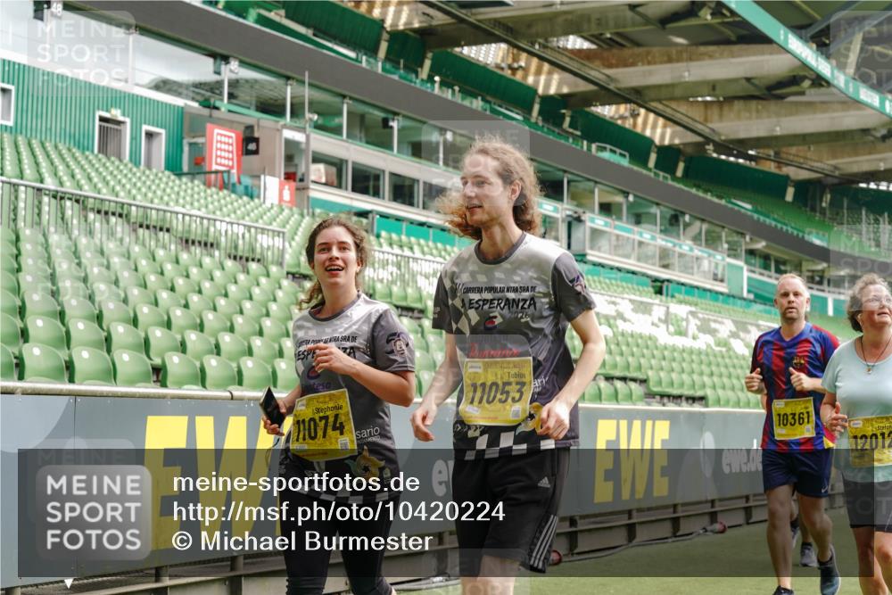 13.09.2026 - 21. swb-Marathon Bremen Michael Burmester http://msf.ph/oto/10420224 13.09.2026 10:44:05 Laufen im Stadion 10002, 10004, 10005, 10176, 10191, 10192, 10271, 10295, 10303, 10325, 10335, 10361, 10362, 10402, 10459, 10474, 10491, 10513, 10557, 10572, 10605, 10606, 10629, 10679, 10713, 10756, 10773, 10779, 10784, 10805, 10880, 10882, 10899, 10900, 10997, 10999, 11173, 11217, 11233, 11264, 11274, 11307, 11333, 11337, 11355, 11385, 11408, 11448, 11456, 11461, 11482, 11629, 11943, 12311, 12321, 12334 meine-sportfotos.de