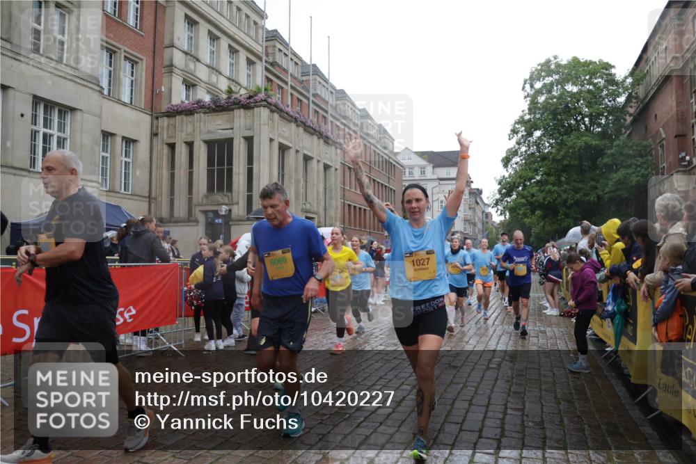 13.09.2026 - Kiel Lauf Yannick Fuchs http://msf.ph/oto/10420227 13.09.2026 10:52:42 Ziel 158, 172, 398, 1433, 1474, 1535, 1634, 1812, 1837, 2069, 2089, 2735, 3050, 3054, 3452, 3778, 3853, 4100, 4485, 5723, 7060, 7154, 7230, 8100, 8205, 8615, 9414, 9831, 9886, 10594, 11096, 11204, 11359, 11459, 11555, 11913, 90, 475, 626, 777, 1027, 1471, 1472, 1473, 1526, 1527, 1531, 1658, 1802, 1811, 1869, 2293, 2438, 2442, 2544, 2991, 3280, 3343, 3435, 3582, 3630, 3881, 4008, 154, 1071, 1083, 1426, 1486, 1550, 3059, 3431, 3587, 3657, 5329, 5642, 5643, 5710, 6015, 7139, 10755 meine-sportfotos.de