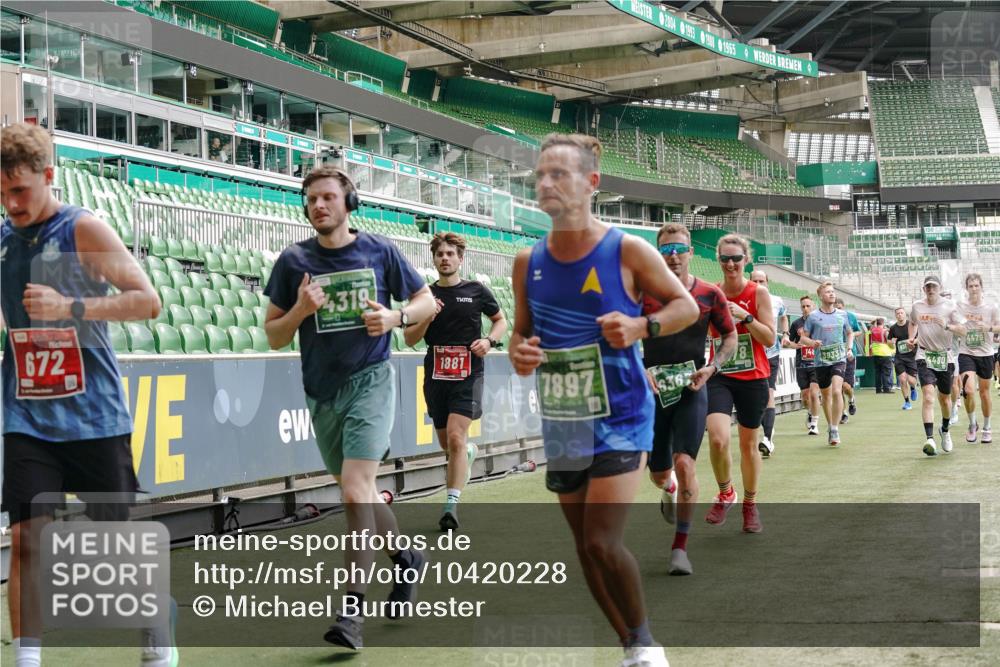 13.09.2026 - 21. swb-Marathon Bremen Michael Burmester http://msf.ph/oto/10420228 13.09.2026 12:58:42 Laufen im Stadion 141, 148, 191, 226, 232, 334, 511, 672, 745, 776, 789, 790, 909, 972, 1010, 1080, 1119, 1166, 1191, 1199, 1254, 1281, 1516, 1535, 1642, 1647, 1752, 1881, 1931, 1933, 2046, 2210, 2289, 2324, 2343, 2367, 2371, 2397, 2402, 2423, 2425, 2577, 2771, 2807, 2827, 2885, 2899, 2903, 2904, 2953, 2979, 3015, 3021, 3051, 3098, 3120, 3124, 3138, 3148, 3182, 3186, 3190, 3233, 3319, 3338, 3435, 3516, 3531, 3534, 3560, 3652, 3655, 3685, 3690, 3695, 3866, 3933, 3934, 3939, 4101, 4319, 205 meine-sportfotos.de