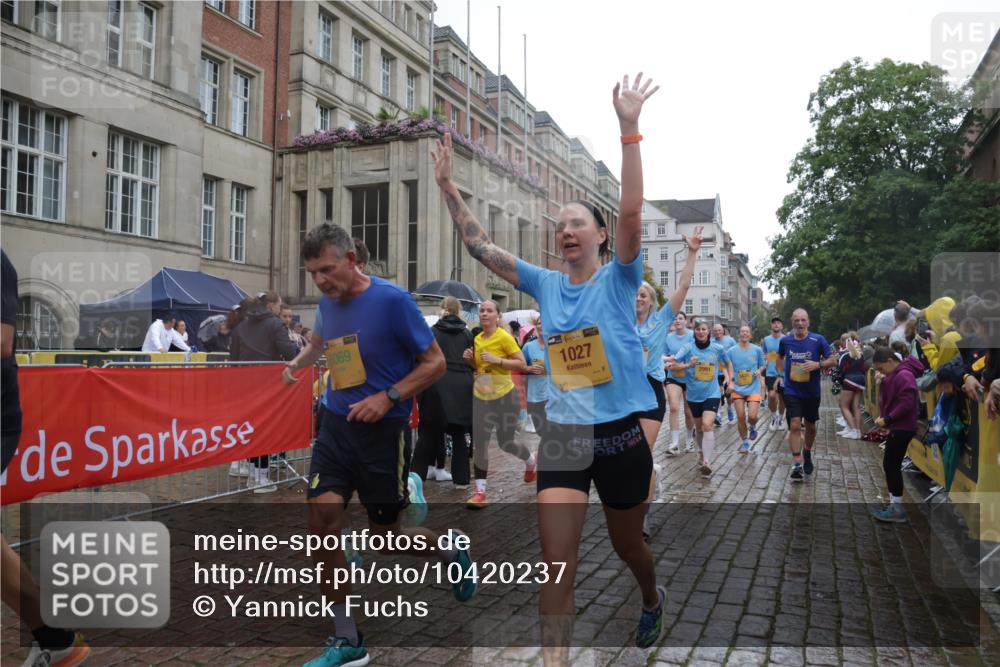 13.09.2026 - Kiel Lauf Yannick Fuchs http://msf.ph/oto/10420237 13.09.2026 10:52:43 Ziel 158, 172, 398, 1433, 1474, 1535, 1634, 1812, 1837, 2069, 2089, 2735, 3050, 3054, 3452, 3514, 3778, 3853, 4100, 4485, 6201, 7060, 7154, 7230, 8100, 8615, 9414, 9831, 9886, 10594, 11096, 11204, 11359, 11459, 90, 475, 626, 777, 1027, 1471, 1472, 1473, 1526, 1527, 1531, 1658, 1802, 1811, 2293, 2438, 2442, 2544, 2991, 3280, 3343, 3435, 3582, 3630, 3881, 4008, 154, 1071, 1083, 1426, 1486, 1550, 3059, 3431, 3587, 3657, 5329, 5642, 5643, 5710, 6015, 7139, 10755 meine-sportfotos.de