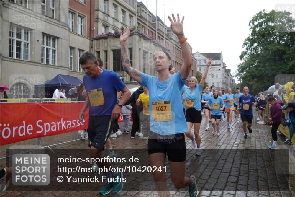 13.09.2026 - Kiel Lauf Yannick Fuchs http://msf.ph/oto/10420241 13.09.2026 10:52:43 Ziel 158, 172, 398, 1433, 1474, 1535, 1634, 1812, 1837, 2069, 2089, 2735, 3050, 3054, 3452, 3514, 3778, 3853, 4100, 4485, 6201, 7060, 7154, 7230, 8100, 8615, 9414, 9831, 9886, 10594, 11096, 11204, 11359, 11459, 90, 475, 626, 777, 1027, 1471, 1472, 1473, 1526, 1527, 1531, 1658, 1802, 1811, 2293, 2438, 2442, 2544, 2991, 3280, 3343, 3435, 3582, 3630, 3881, 4008, 154, 1071, 1083, 1426, 1486, 1550, 3059, 3431, 3587, 3657, 5329, 5642, 5643, 5710, 6015, 7139, 10755 meine-sportfotos.de