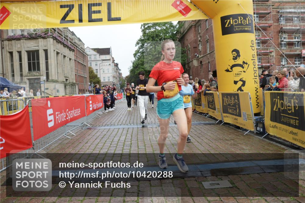 13.09.2026 - Kiel Lauf Yannick Fuchs http://msf.ph/oto/10420288 13.09.2026 09:42:12 Ziel 570, 792, 2910, 3357, 3676, 5011, 5105, 5276, 5336, 5774, 6599, 6620, 7687, 8476, 11793, 12723, 402, 699, 772, 2910, 3143, 3175, 3801, 4533, 4704, 5107, 6649, 6687, 6739, 7238, 8588, 8829, 9050, 9224, 11907, 12175, 133, 445, 771, 1045, 1777, 2914, 2955, 2977, 4548, 5559, 6075, 6099, 6213, 6542, 6797, 10938, 12190, 4315, 4704, 6649, 9771, 11106 meine-sportfotos.de