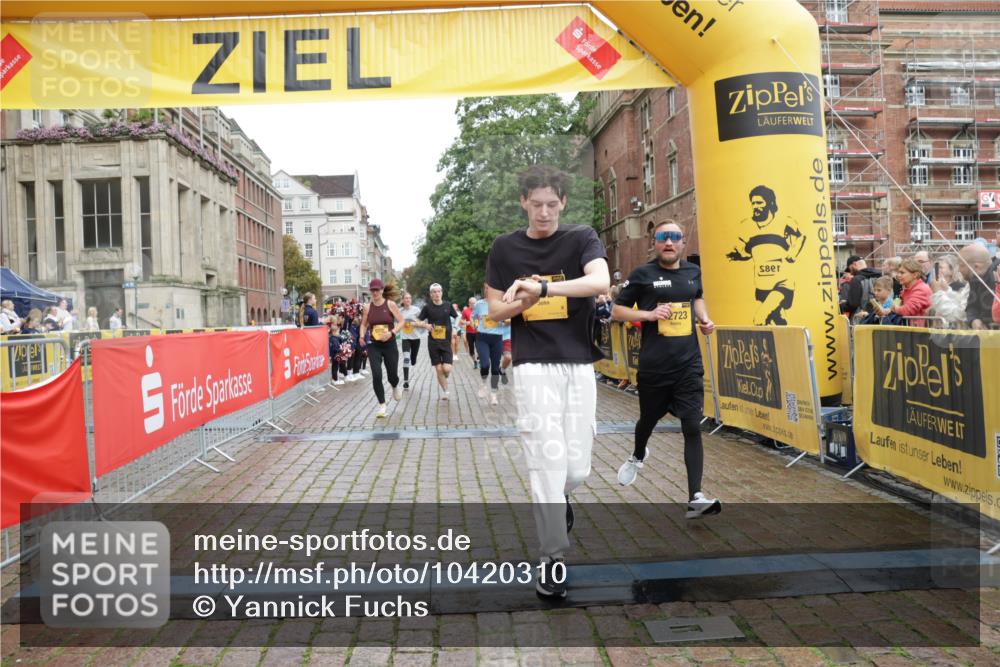13.09.2026 - Kiel Lauf Yannick Fuchs http://msf.ph/oto/10420310 13.09.2026 09:42:13 Ziel 133, 570, 792, 3357, 3676, 5011, 5105, 5276, 5336, 5774, 6599, 6620, 6797, 7687, 8476, 11793, 12723, 402, 699, 772, 2910, 3143, 3175, 3801, 4533, 4704, 5107, 6599, 6649, 6687, 6739, 7238, 8588, 8829, 9050, 9224, 11907, 12175, 445, 771, 1045, 1777, 2608, 2914, 2955, 2977, 4548, 5559, 6075, 6099, 6213, 6542, 6913, 10938, 12190, 4315, 4704, 6649, 8588, 9771 meine-sportfotos.de
