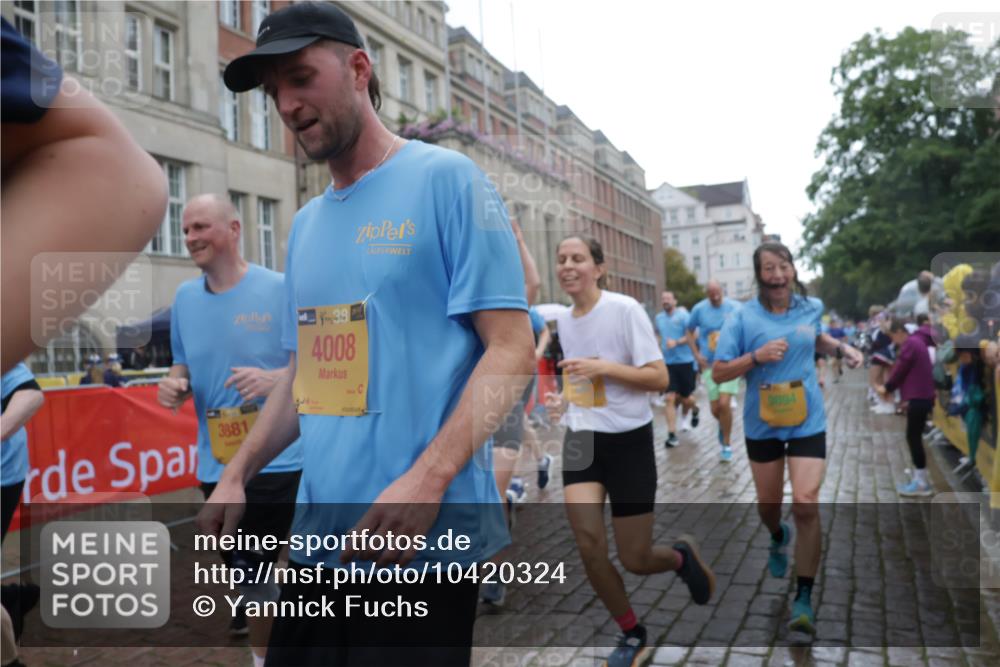 13.09.2026 - Kiel Lauf Yannick Fuchs http://msf.ph/oto/10420324 13.09.2026 10:52:48 Ziel 154, 158, 172, 398, 1083, 1426, 1433, 1535, 1550, 1634, 1812, 1837, 2069, 2089, 2735, 3050, 3054, 3059, 3431, 3452, 3514, 3875, 4100, 4485, 4570, 6201, 7017, 7154, 7230, 7883, 8615, 8978, 9831, 10594, 11048, 11096, 11204, 11459, 12213, 90, 475, 626, 777, 1471, 1472, 1473, 1474, 1526, 1527, 1531, 1658, 1802, 1811, 1837, 2293, 2442, 2544, 3280, 3343, 3582, 3630, 3778, 3853, 3881, 4008, 1071, 1486, 3587, 3657, 5329, 5642, 5643, 5710, 6015, 7139, 10755 meine-sportfotos.de