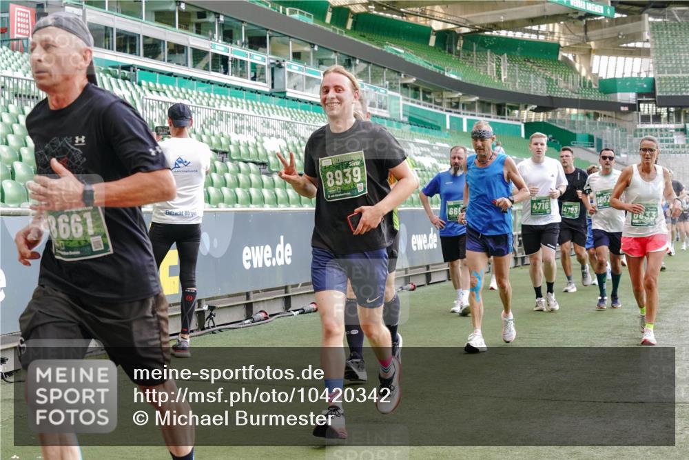 13.09.2026 - 21. swb-Marathon Bremen Michael Burmester http://msf.ph/oto/10420342 13.09.2026 13:21:32 Laufen im Stadion 128, 258, 343, 351, 423, 441, 601, 620, 704, 782, 851, 1060, 1094, 1129, 1158, 1177, 1316, 1344, 1409, 1417, 1439, 1446, 1518, 1669, 1676, 1697, 1729, 1756, 1808, 1815, 1846, 2010, 2064, 2139, 2201, 2258, 2278, 2290, 2349, 2394, 2395, 2414, 2417, 2437, 2501, 2519, 2533, 2551, 2588, 2619, 2632, 2652, 2660, 2685, 2694, 2695, 2736, 2793, 2828, 2886, 2954, 2964, 2995, 3004, 3010, 3017, 3018, 3022, 3034, 3035, 3036, 3037, 3070, 3074, 3102, 3139, 3144, 3225, 3264, 3682 meine-sportfotos.de