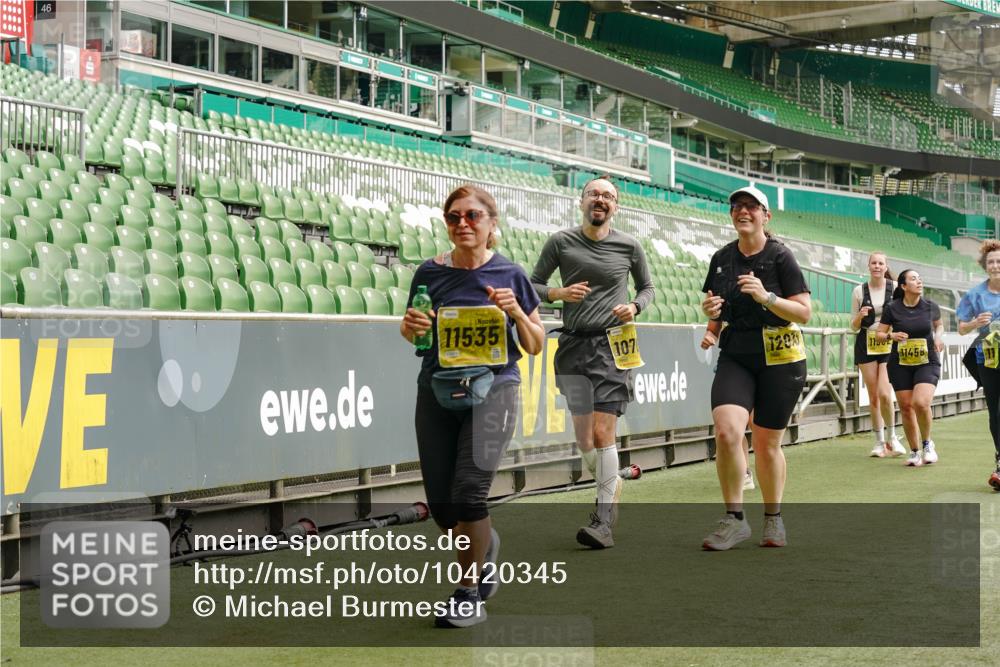 13.09.2026 - 21. swb-Marathon Bremen Michael Burmester http://msf.ph/oto/10420345 13.09.2026 10:44:11 Laufen im Stadion 10002, 10004, 10005, 10176, 10191, 10192, 10271, 10295, 10325, 10335, 10361, 10362, 10402, 10459, 10474, 10513, 10557, 10572, 10605, 10606, 10629, 10679, 10713, 10756, 10773, 10779, 10784, 10805, 10882, 10899, 10900, 10997, 10999, 11081, 11173, 11217, 11233, 11264, 11274, 11307, 11333, 11337, 11355, 11385, 11408, 11448, 11456, 11461, 11482, 11495, 11629, 11932, 11943, 12151, 12226, 12311, 12321, 12334 meine-sportfotos.de