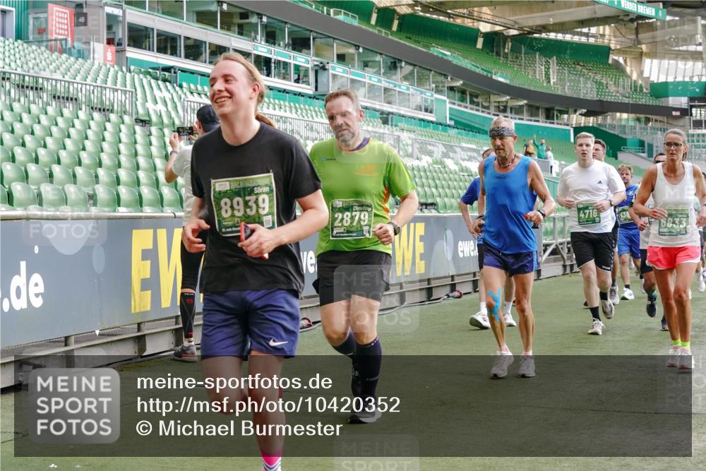 13.09.2026 - 21. swb-Marathon Bremen Michael Burmester http://msf.ph/oto/10420352 13.09.2026 13:21:32 Laufen im Stadion 128, 258, 343, 351, 423, 441, 601, 620, 704, 782, 851, 1060, 1094, 1129, 1158, 1177, 1316, 1344, 1409, 1417, 1439, 1446, 1518, 1669, 1676, 1697, 1729, 1756, 1808, 1815, 1846, 2010, 2064, 2139, 2201, 2258, 2278, 2290, 2349, 2394, 2395, 2414, 2417, 2437, 2501, 2519, 2533, 2551, 2588, 2619, 2632, 2652, 2660, 2685, 2694, 2695, 2736, 2793, 2828, 2886, 2954, 2964, 2995, 3004, 3010, 3017, 3018, 3022, 3034, 3035, 3036, 3037, 3070, 3074, 3102, 3139, 3144, 3225, 3264, 3682 meine-sportfotos.de