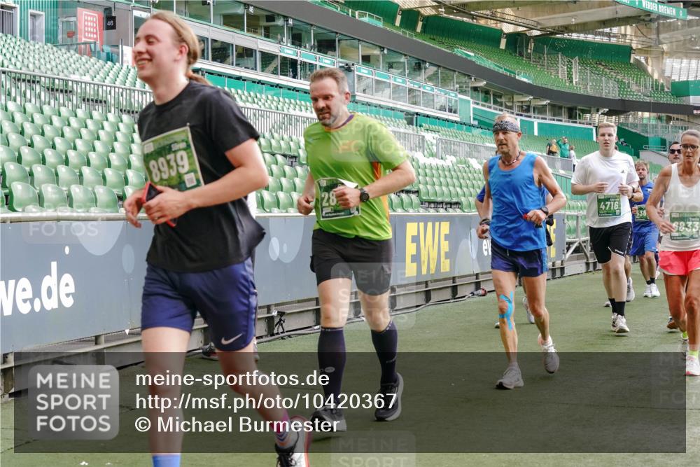 13.09.2026 - 21. swb-Marathon Bremen Michael Burmester http://msf.ph/oto/10420367 13.09.2026 13:21:32 Laufen im Stadion 128, 258, 343, 351, 423, 441, 601, 620, 704, 782, 851, 1060, 1094, 1129, 1158, 1177, 1316, 1344, 1409, 1417, 1439, 1446, 1518, 1669, 1676, 1697, 1729, 1756, 1808, 1815, 1846, 2010, 2064, 2139, 2201, 2258, 2278, 2290, 2349, 2394, 2395, 2414, 2417, 2437, 2501, 2519, 2533, 2551, 2588, 2619, 2632, 2652, 2660, 2685, 2694, 2695, 2736, 2793, 2828, 2886, 2954, 2964, 2995, 3004, 3010, 3017, 3018, 3022, 3034, 3035, 3036, 3037, 3070, 3074, 3102, 3139, 3144, 3225, 3264, 3682 meine-sportfotos.de