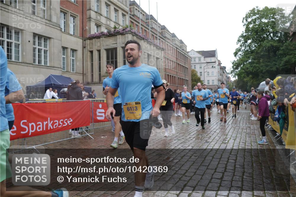 13.09.2026 - Kiel Lauf Yannick Fuchs http://msf.ph/oto/10420369 13.09.2026 10:52:51 Ziel 154, 158, 398, 1083, 1426, 1433, 1486, 1535, 1550, 1634, 1812, 2069, 2089, 3050, 3059, 3431, 3452, 3514, 3875, 4100, 4570, 5329, 5710, 5838, 6201, 7017, 7230, 7883, 8516, 8580, 8863, 8935, 8978, 9166, 9831, 10594, 11048, 11096, 11204, 11459, 11496, 12213, 90, 172, 475, 626, 777, 1471, 1472, 1473, 1474, 1526, 1527, 1531, 1658, 1802, 1837, 2293, 2442, 2544, 2735, 3054, 3343, 3582, 3630, 3778, 3853, 1071, 3587, 3657, 5642, 5643, 6015, 7139, 10755 meine-sportfotos.de