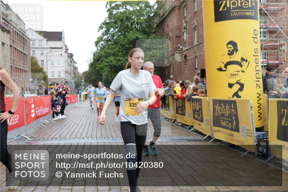 13.09.2026 - Kiel Lauf Yannick Fuchs http://msf.ph/oto/10420380 13.09.2026 09:42:17 Ziel 133, 570, 792, 2914, 2955, 2977, 3357, 3676, 5011, 5105, 5336, 5774, 6620, 6797, 7687, 8476, 10938, 11793, 12723, 402, 699, 772, 2910, 3143, 3175, 3801, 4533, 5011, 5107, 5276, 6599, 6687, 6739, 7238, 8829, 9050, 9224, 11907, 12175, 445, 771, 1045, 1777, 2608, 4548, 5559, 6075, 6099, 6213, 6423, 6542, 6913, 9706, 12190, 402, 3175, 4704, 6649, 6687, 8588, 9224, 11907 meine-sportfotos.de