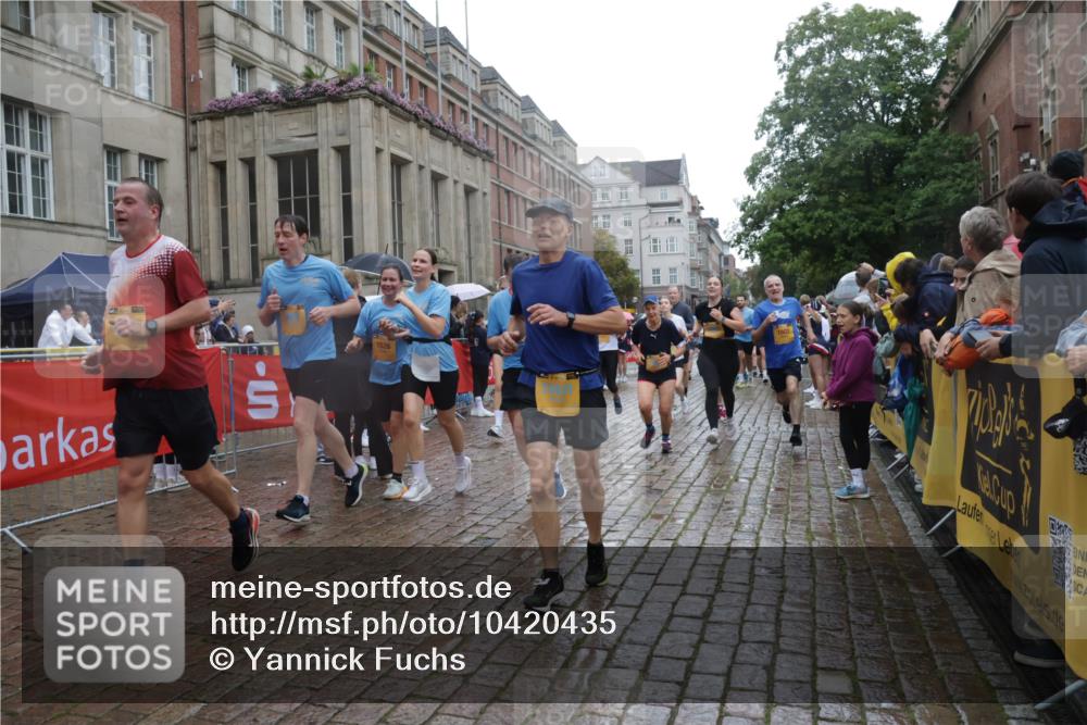 13.09.2026 - Kiel Lauf Yannick Fuchs http://msf.ph/oto/10420435 13.09.2026 10:52:54 Ziel 154, 158, 1071, 1083, 1426, 1433, 1486, 1535, 1550, 1634, 2069, 3050, 3059, 3431, 3452, 3514, 3587, 3657, 3875, 4570, 5329, 5642, 5643, 5710, 5838, 6015, 6161, 6201, 6695, 6777, 7017, 7230, 7596, 7883, 8516, 8580, 8863, 8905, 8935, 8978, 9126, 9166, 9831, 10594, 11048, 11096, 11204, 11282, 11496, 12213, 90, 172, 398, 475, 626, 1471, 1472, 1473, 1474, 1526, 1527, 1531, 1658, 1802, 1812, 1837, 2069, 2089, 2293, 2442, 2735, 3054, 3343, 3582, 3630, 3778, 3853, 7139 meine-sportfotos.de